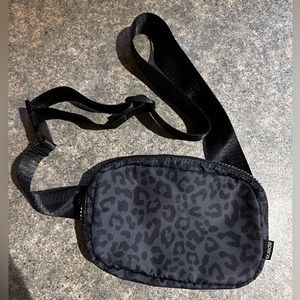Apana cheetah bag